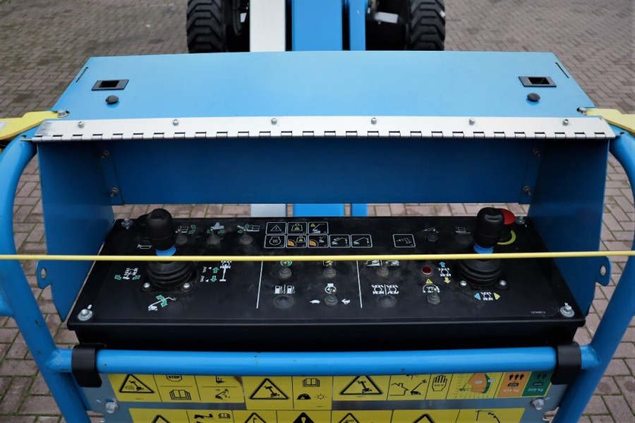 60552-5-16879569107x3i4.jpg