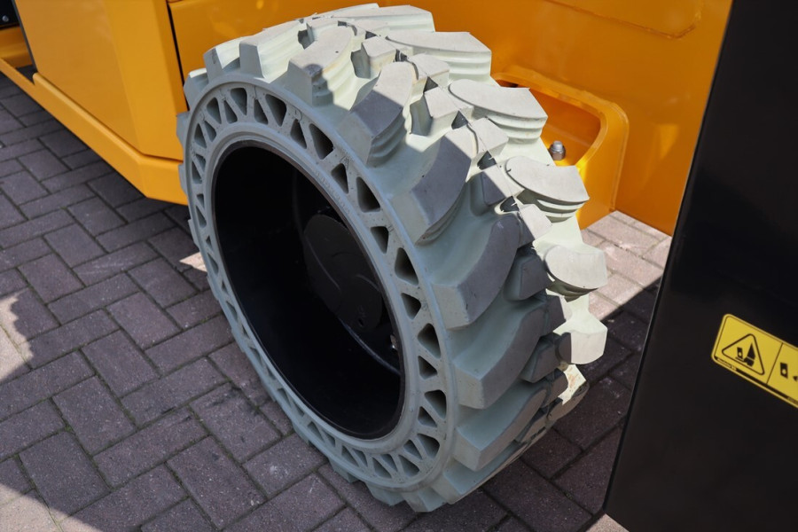 61050-10-16879570769pmEV.jpg