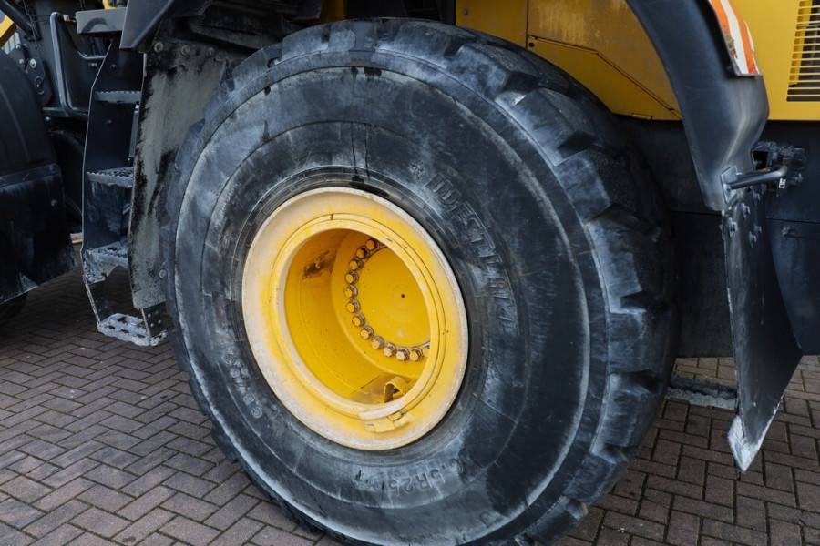 komatsu-wa470-8-2019-nr-30179-9-1731427263gZU5e.jpg