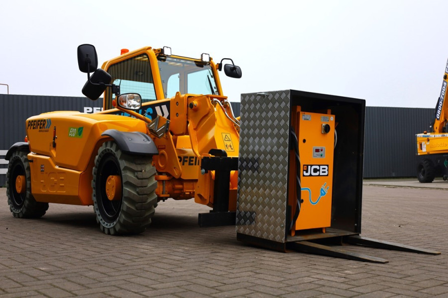jcb-525-60e-2022-nr-63189-2-1737537541xbyB8.jpg