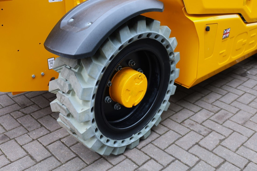 jcb-525-60e-2022-nr-63189-6-1737537542gK4dm.jpg