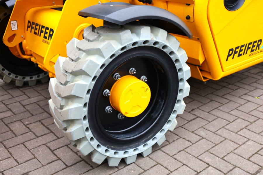 jcb-525-60e-2022-nr-63189-8-1737537542KtaU5.jpg