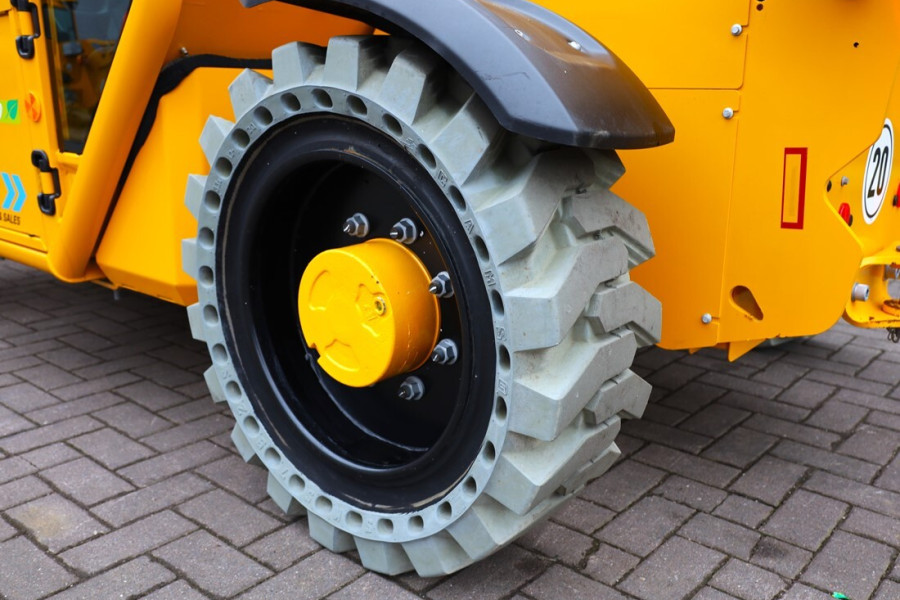jcb-525-60e-2022-nr-63183-5-1737618433fNV7P.jpg