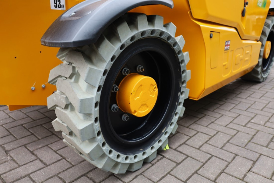 jcb-525-60e-2022-nr-63183-6-1737618434e0qOR.jpg