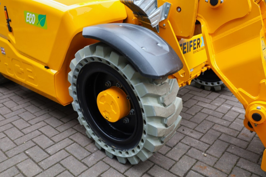 jcb-525-60e-2022-nr-63183-7-1737618434mI9ql.jpg