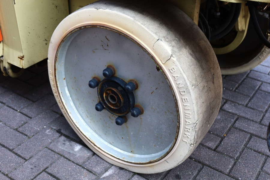 jlg-sl245-12-d4s-4ws-2010-nr-90083-7-1749819409E6c2D.jpg