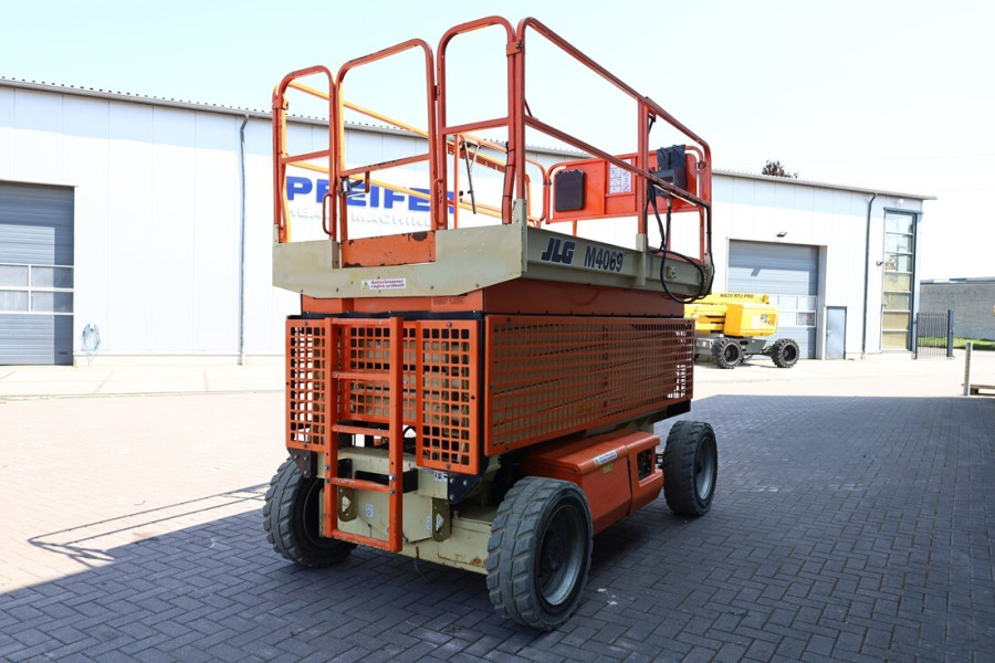 jlg-m4069-2013-nr-90074-3-1750081230Xx9zo.jpg