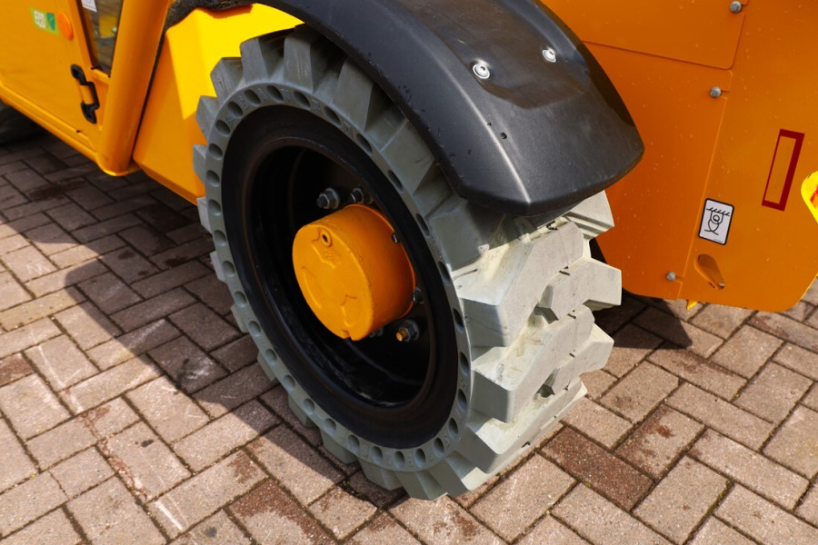 jcb-525-60e-2022-nr-63190-10-1750147917tpEKt.jpg