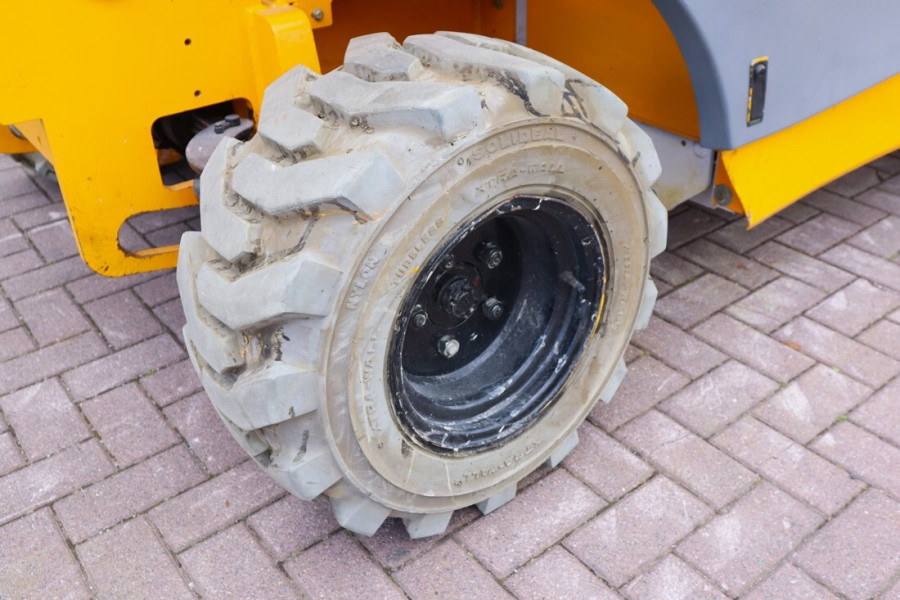 haulotte-compact-12rte-2011-nr-63600-9-1756891799KfTYd.jpg