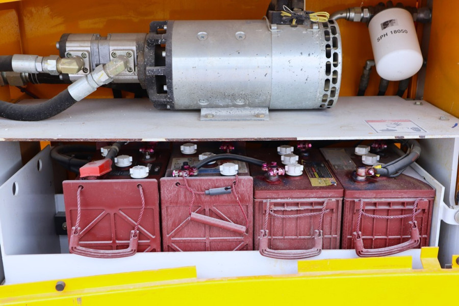 haulotte-compact-12rte-2011-nr-63600-10-1756891799OMmxu.jpg