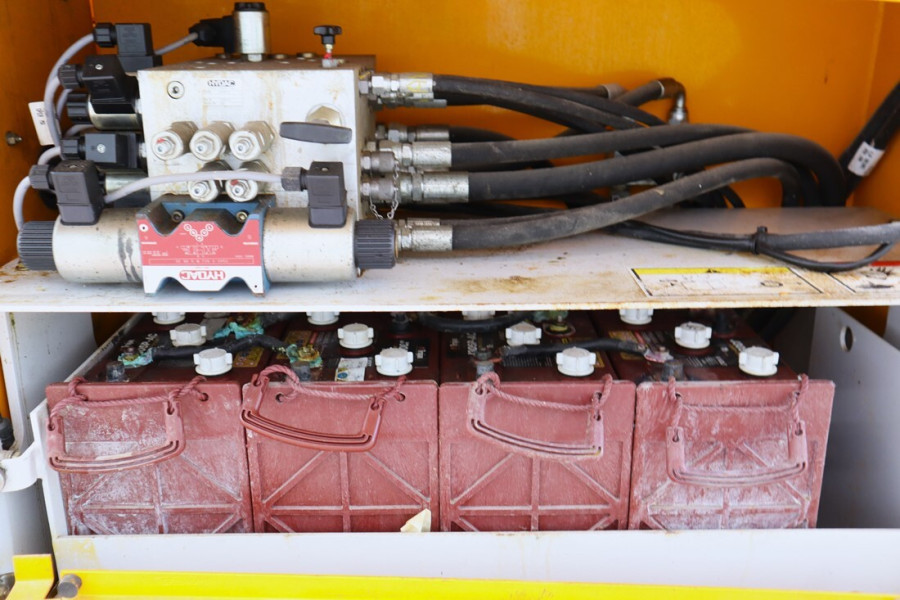 haulotte-compact-12rte-2011-nr-63600-12-1756891799YQbl2.jpg