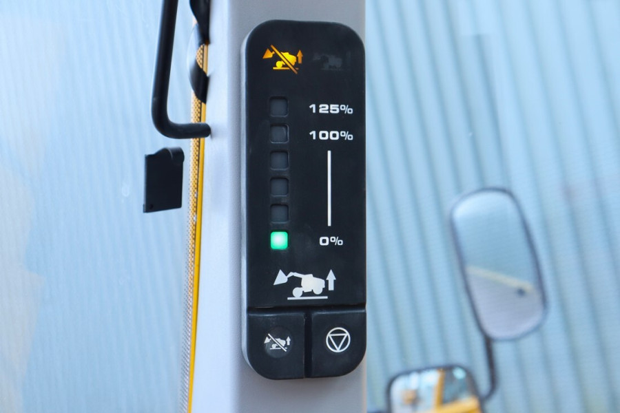 jcb-525-60e-2022-nr-63192-10-1758022227MjcTQ.jpg