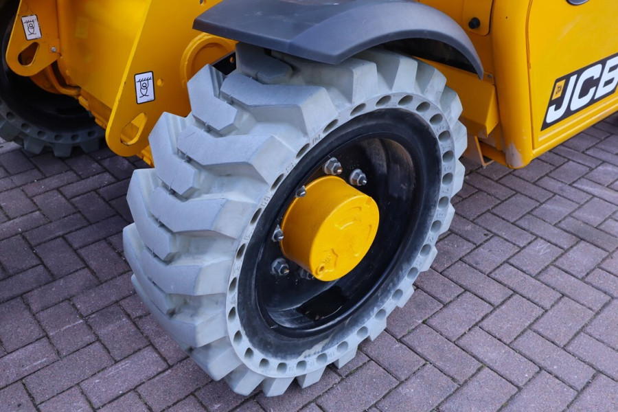 jcb-525-60e-2022-nr-63192-16-175802222886F2L.jpg
