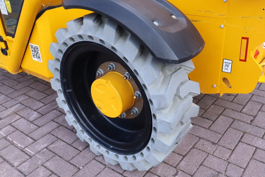 jcb-525-60e-2022-nr-63192-17-1758022228ZNIWe.jpg