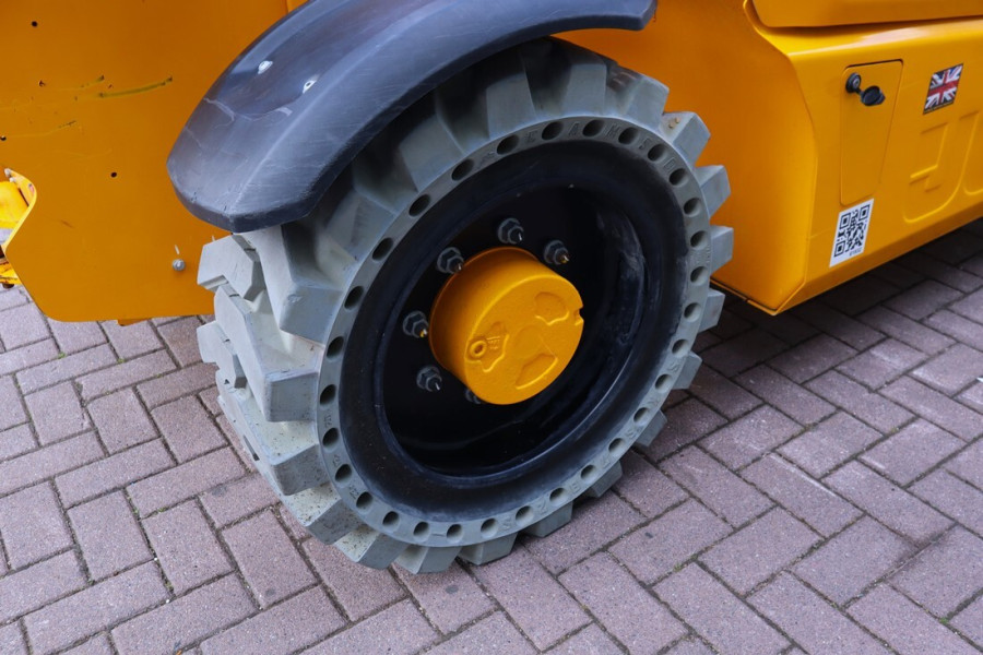jcb-525-60e-2022-nr-63192-18-1758022229WyH2Y.jpg