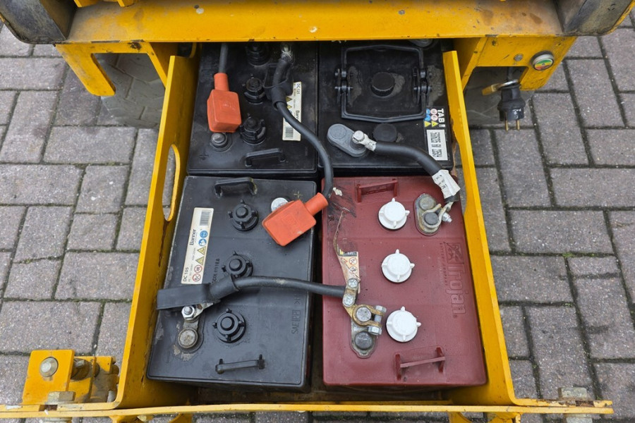 haulotte-compact-8-2011-nr-63449-5-1764751393MgfmW.jpg