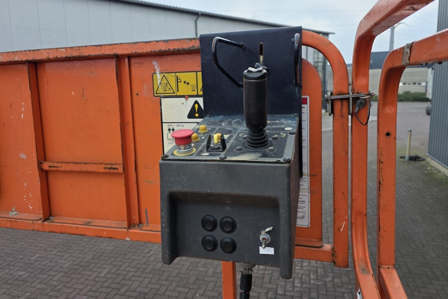 jlg-m4069-2004-nr-90382-13-1764940094Z9UjT.jpg