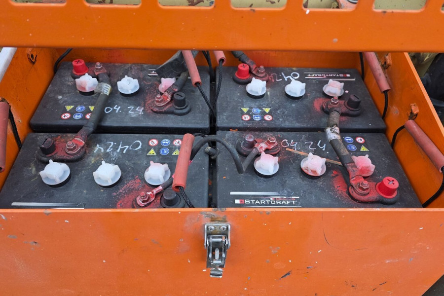 jlg-m4069-2004-nr-90382-18-1764940095IM11i.jpg