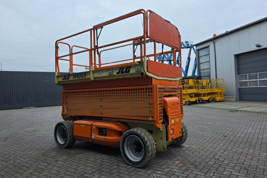 jlg-4069le-2011-90383-2-17664816080GMPj.jpg
