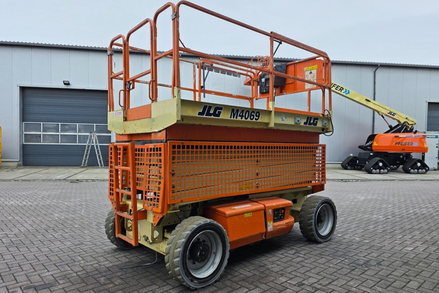 jlg-4069le-2011-90383-3-1766481609aV0m5.jpg