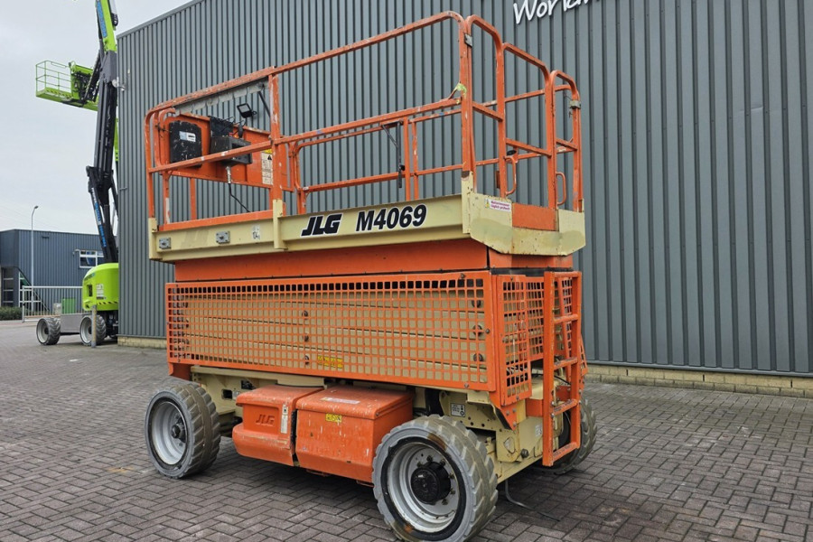jlg-4069le-2011-90383-4-1766481609zrx1z.jpg