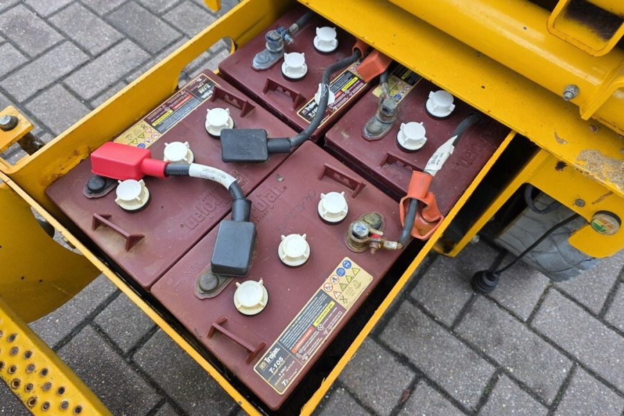 haulotte-compact-8-2011-nr-61868-15-1767612050ck7ST.jpg