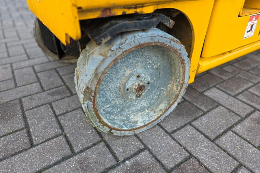 haulotte-compact-8-2011-nr-61870-11-1767692194TcdfE.jpg