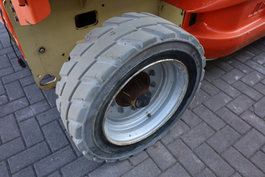 jlg-m4069-2012-nr-500015-6-17678844655sLMH.jpg