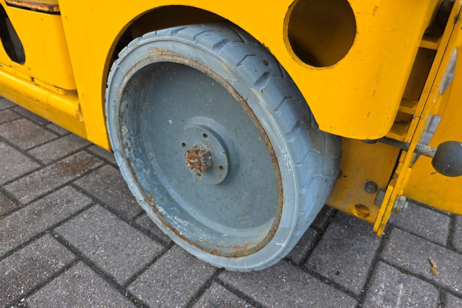 haulotte-compact-8-2011-nr-61665-6-1770893026srbhY.jpg