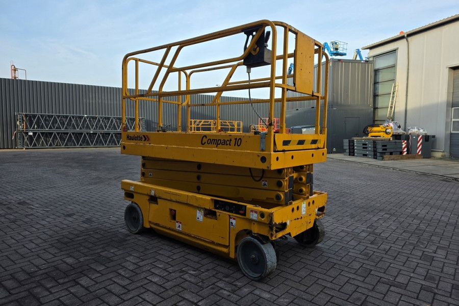 haulotte-compact-10-2011-nr-61859-2-1770899596A1XEX.jpg