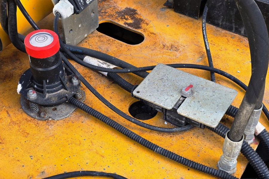 haulotte-compact-8-nr-90639-14-1774272964jcdJM.jpg