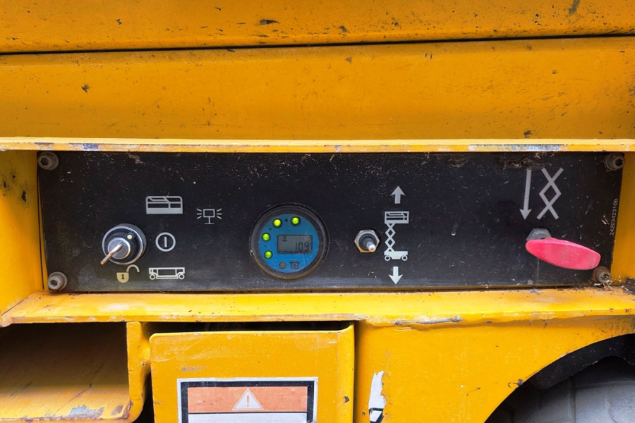 haulotte-compact-8-nr-90463-13-1774625580q4UBL.jpg