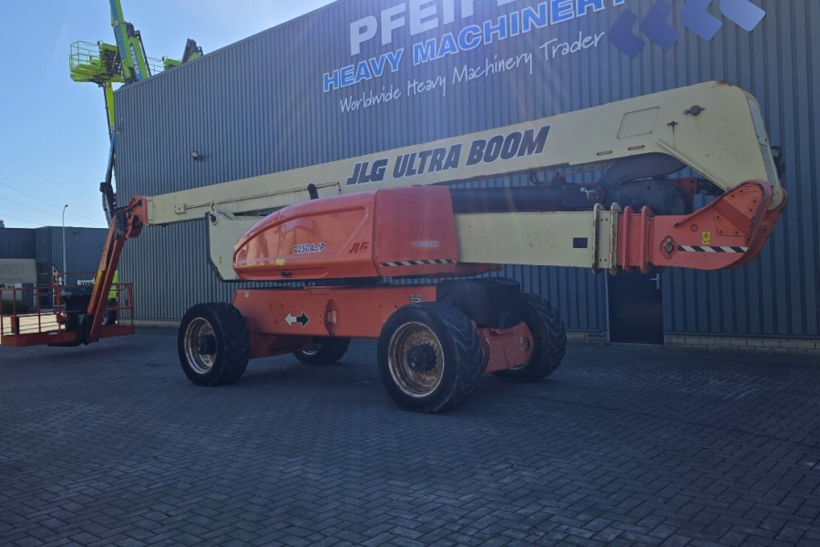jlg-1250ajp-2013-nr-90437-4-1775826922F1o0R.jpg