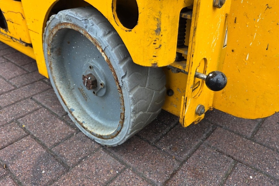 haulotte-compact-8-2011-nr-63233-5-1776165812Y8ZdU.jpg