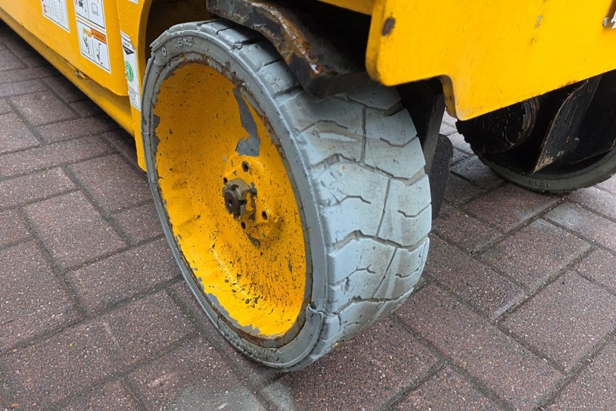haulotte-compact-8-2019-nr-63614-8-1776166167myGOX.jpg