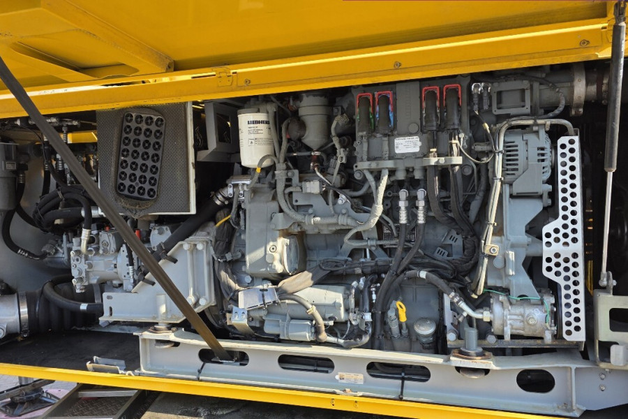 liebherr-ltm1200-51-2018-nr-64128-21-1776175602pcRV0.jpg