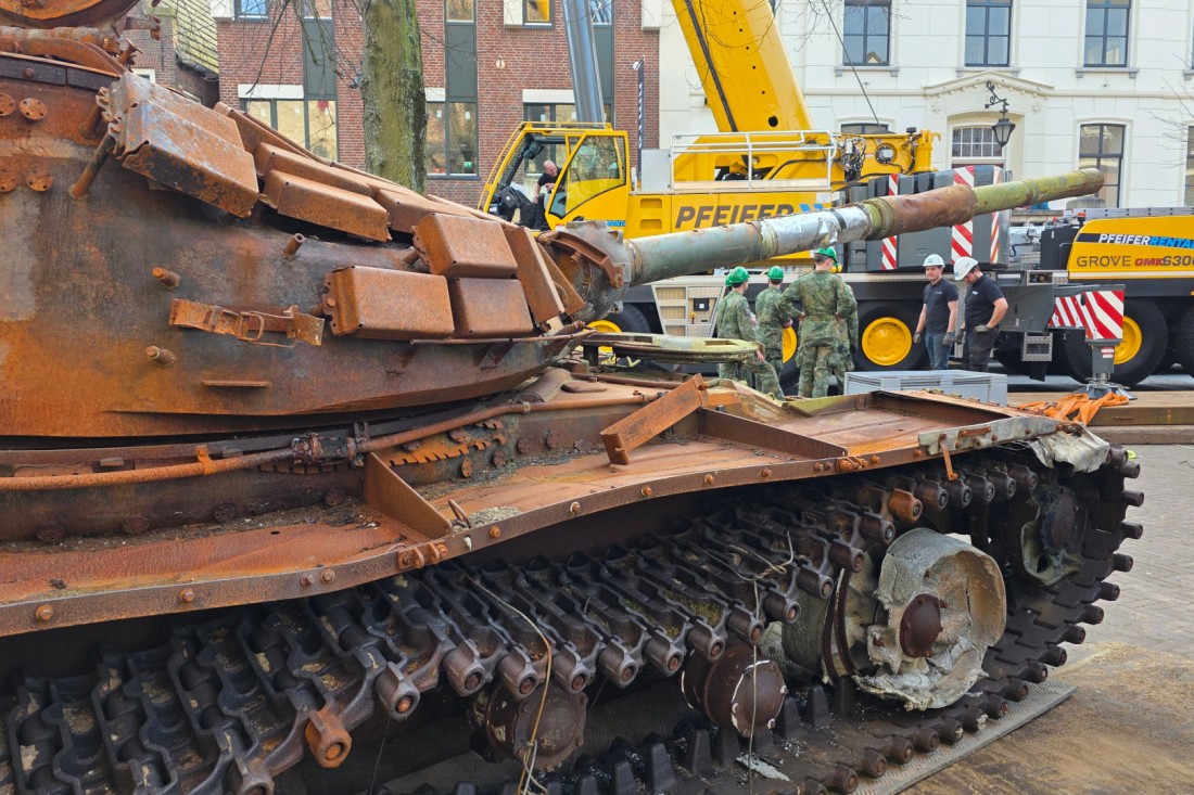 project-pfeifer-lift-move-verplaatsing-van-een-t72-legertank-met-liebherr-40-ton-hijskraan-1-1778653352h4WO0.jpg
