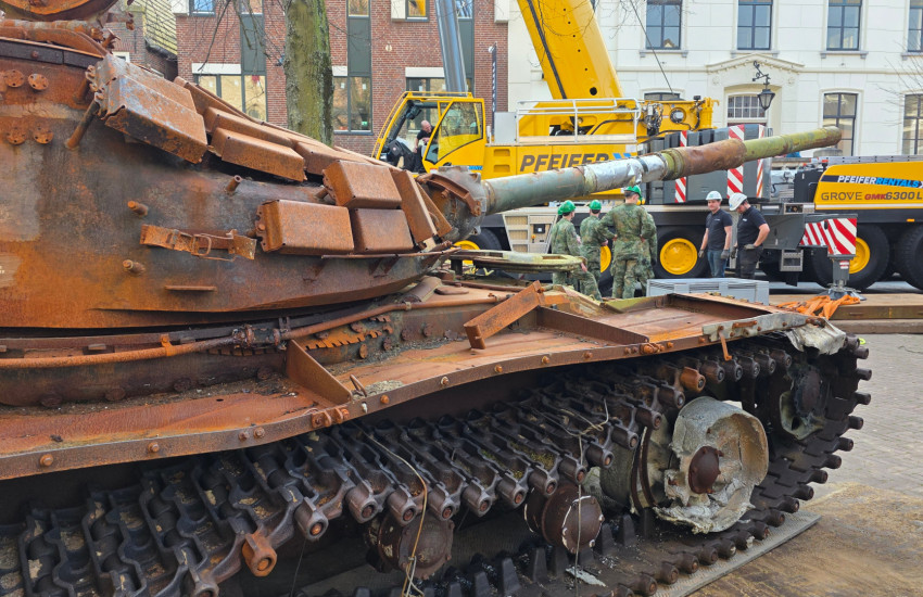 project-pfeifer-lift-move-verplaatsing-van-een-t72-legertank-met-liebherr-40-ton-hijskraan-1-1778653352h4WO0.jpg