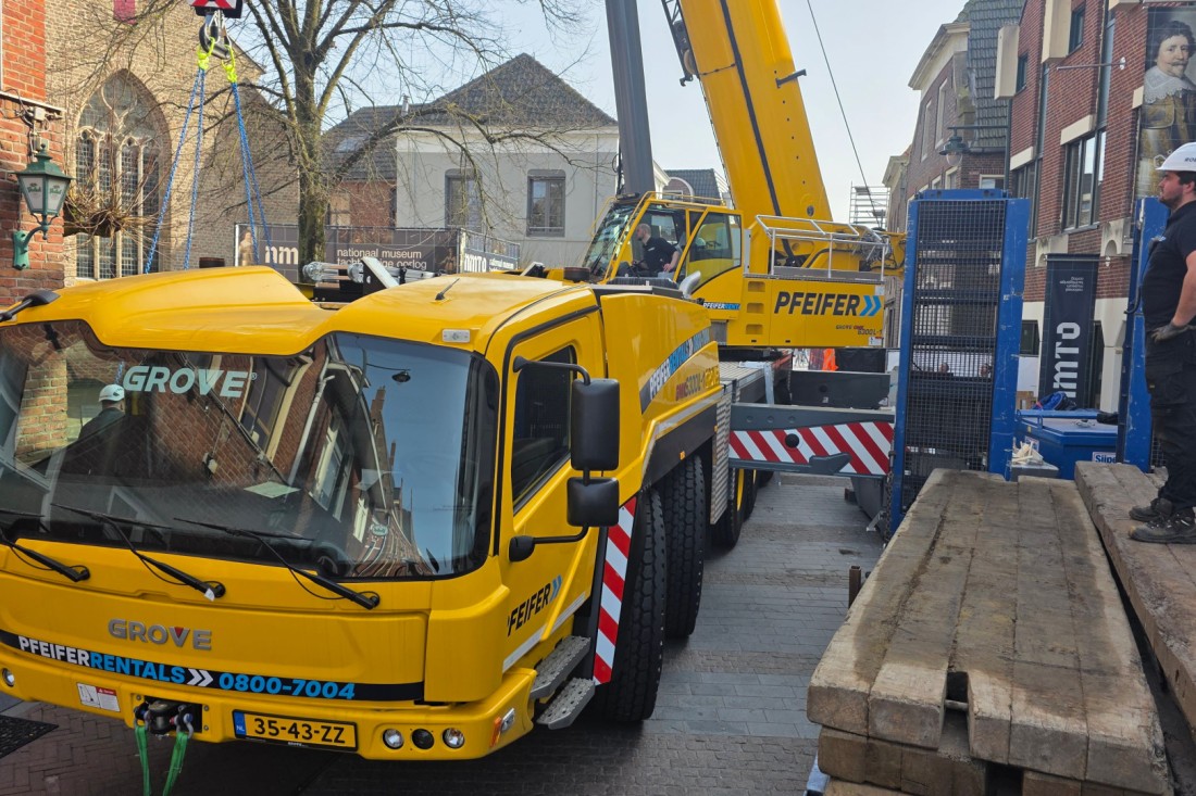 project-pfeifer-lift-move-verplaatsing-van-een-t72-legertank-met-liebherr-40-ton-hijskraan-2-1778653353UG5xd.jpg