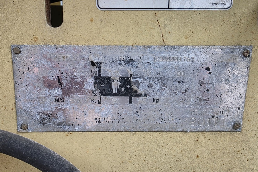 JLG-2630ES-2011-nr-90839-(11).jpg