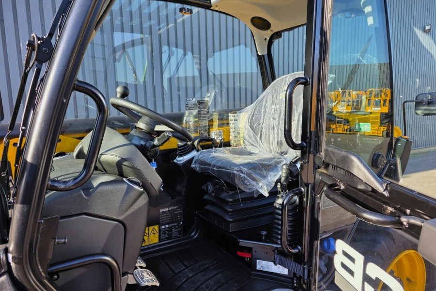 JCB-540V180-2026-nr-64398-(13).jpg
