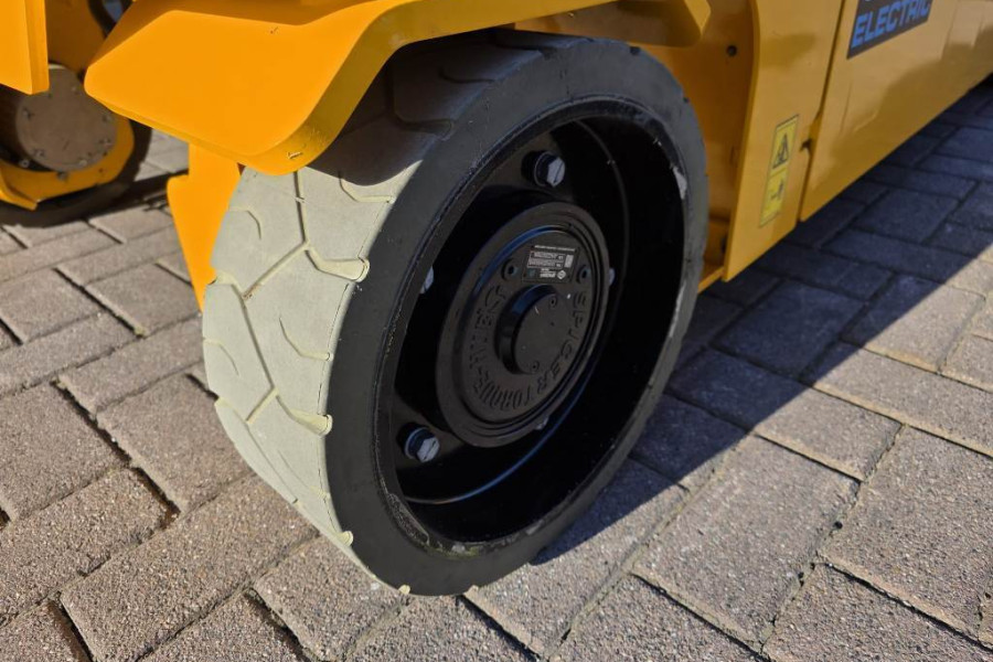 JCB-S4046E-2026-nr-64393-(2).jpg