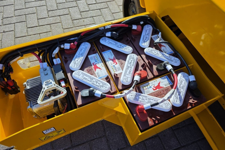 JCB-S4046E-2026-nr-64393-(10).jpg
