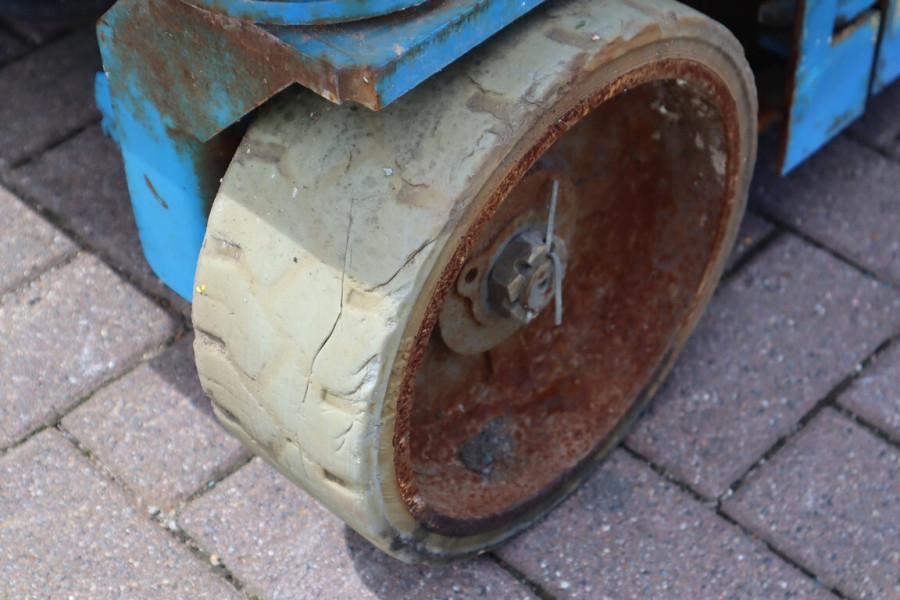 Genie-GS1932-2010-nr-90767-(2).jpg