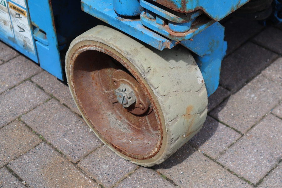 Genie-GS1932-2010-nr-90767-(3).jpg