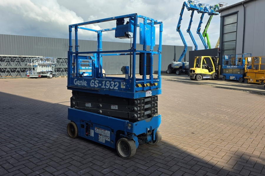 Genie-GS1932-2010-nr-90797-(2).jpg