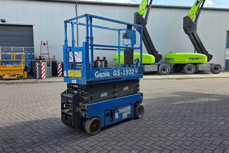 Genie-GS1932-2010-nr-90797-(3).jpg