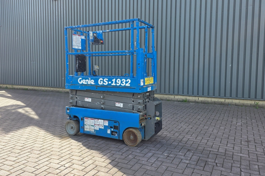 Genie-GS1932-2010-nr-90797-(4).jpg