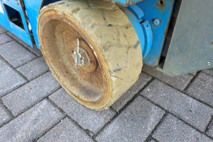 Genie-GS1932-2010-nr-90797-(5).jpg