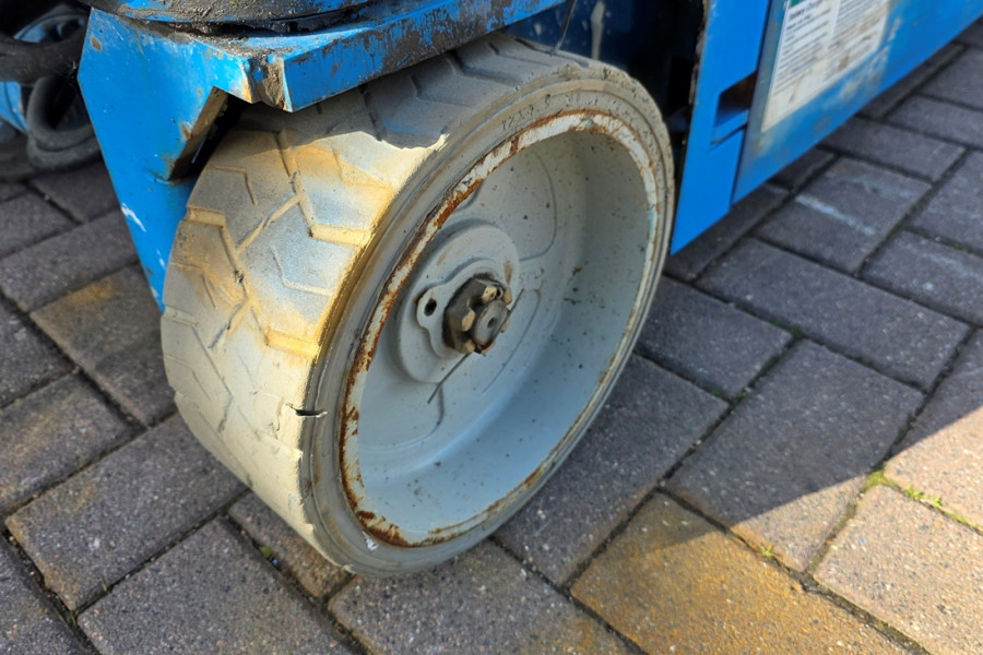 Genie-GS1932-2010-nr-90797-(8).jpg